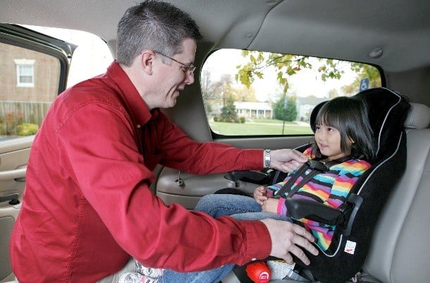 Hasta cuándo es obligatorio llevar el alzador en el coche para los niños -  Autofácil